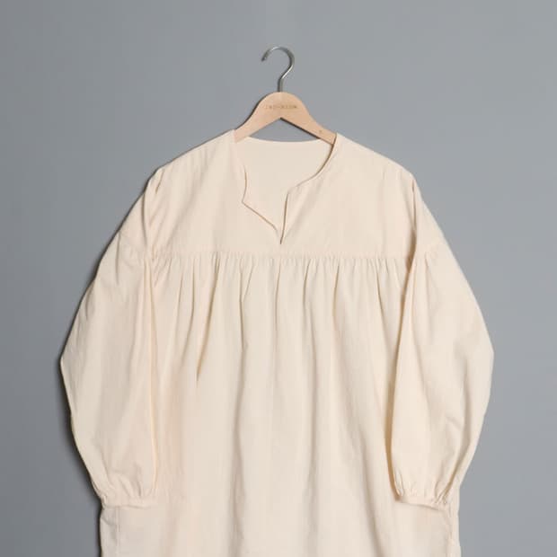 Alma Design Loose-Fit Gather Blouse