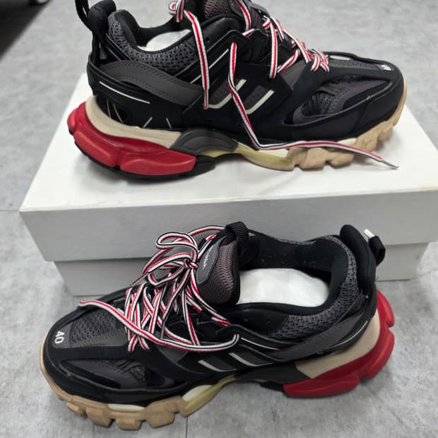 발렌시아가 트랙슈즈260