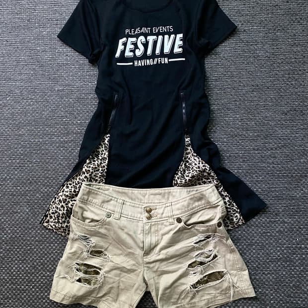 Y2K Mood Damaged Detail Short Pants