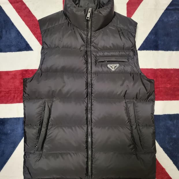 프라다 남성 패딩 조