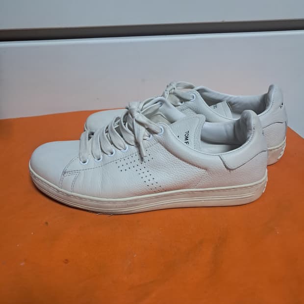 톰포드 화이트 레더 스니커즈 6.5(약250)