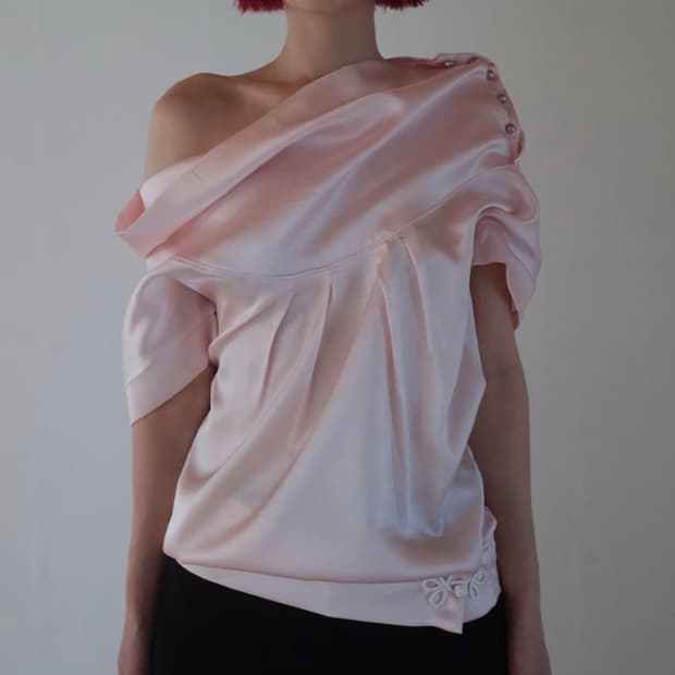 하우스므세 SLIT LINE OFF-SHOULDER BLOUSE pink