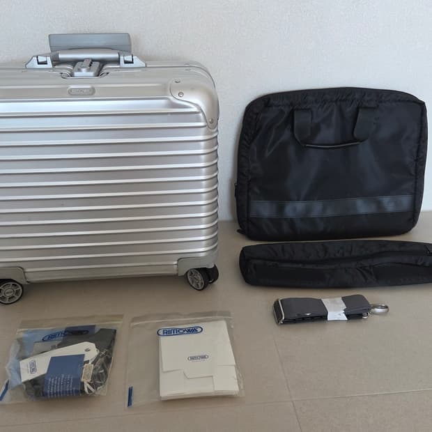 리모와 토파즈 비즈니스 40MW 캐리어 기내용. 정품