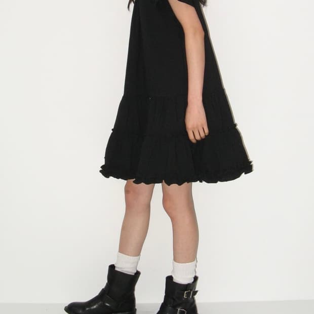 론론 FRILL SHORT SLEEVE ONEPIECE DRESS
