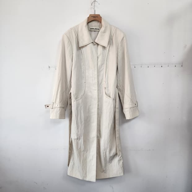 인사일런스 트렌치 코트