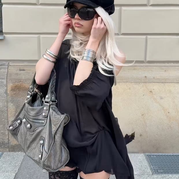 발렌시아가 자이언트 모터백 그레이 삽니다