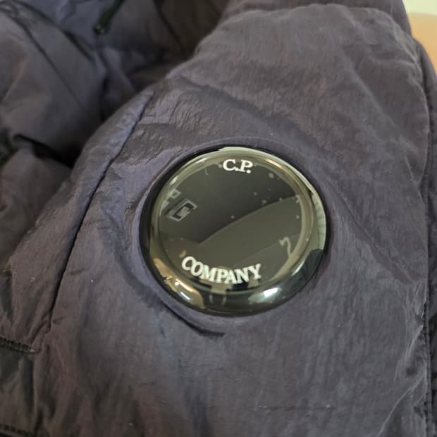 Cp컴퍼니 크롬R 나이트쉐이드 패딩 팝니다(새제품)