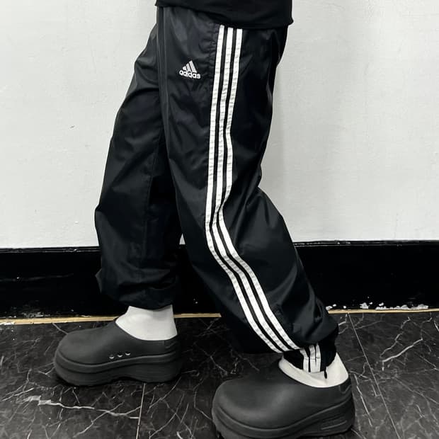아디다스 00s 유광 블랙 삼선 와이드 조거 트랙팬츠