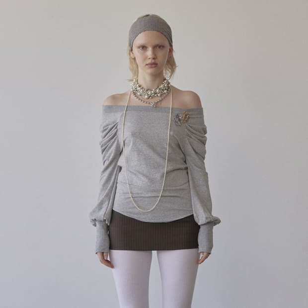 택o새상품) 스컬프터 프린세스 오프숄더 티 멜란지 그레이