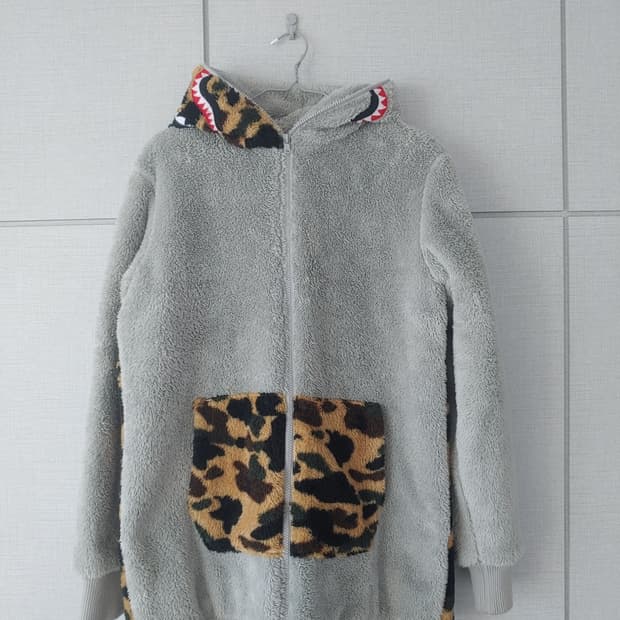 [L] 베이프 그레이 1ST 황계 카모 퀄티드 퍼 샤크후드집업