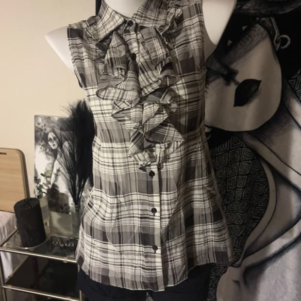 vintage lovely sleeveless blouse