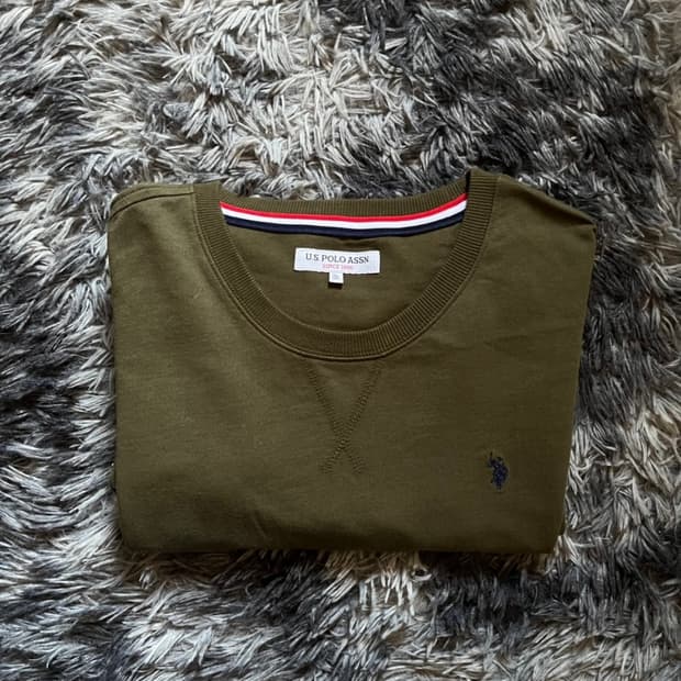 폴로 카키 맨투맨