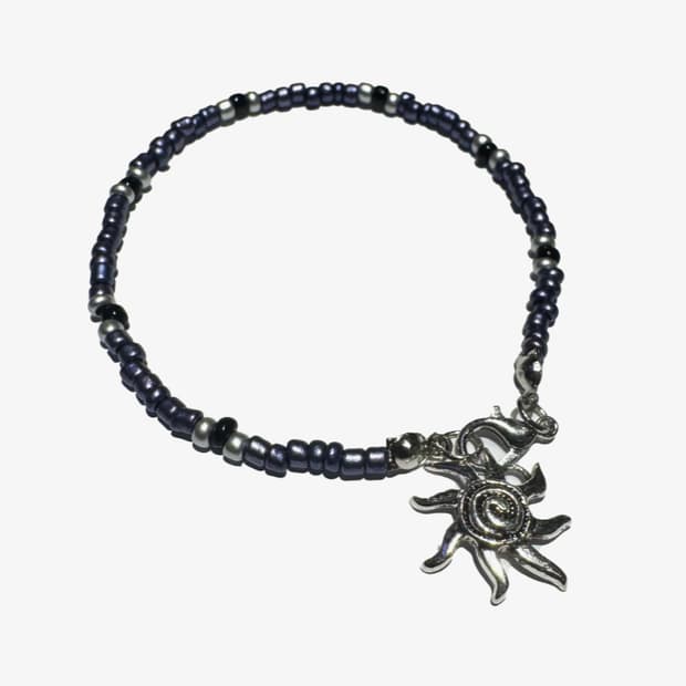 Navy ellavo beads bracelet 판매합니다