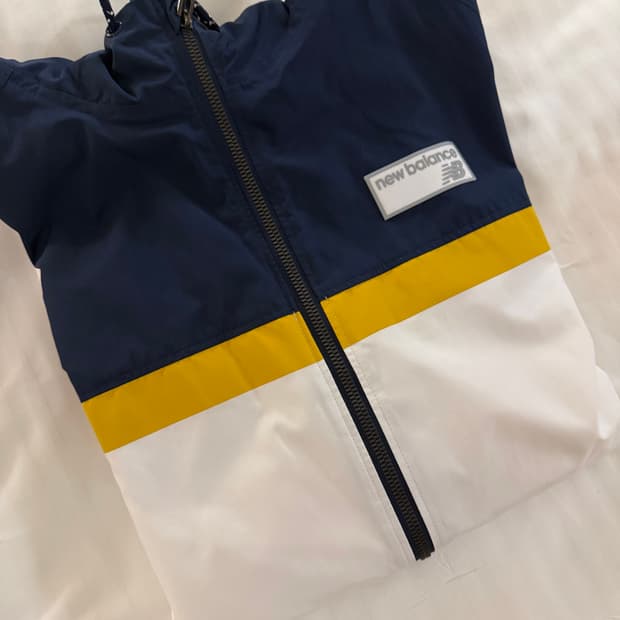 뉴발란스 바람막이