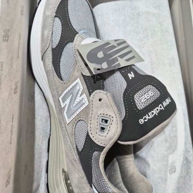 뉴발란스 u992gy 270 새상품