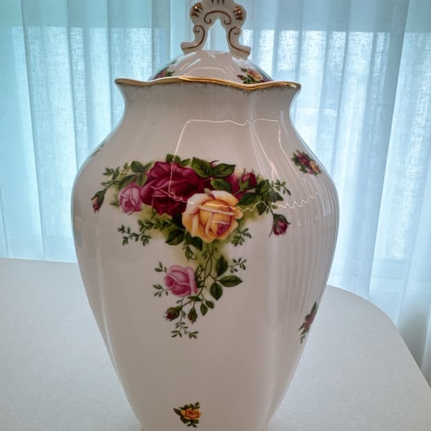 로얄알버트 황실장미 Old country roses jar