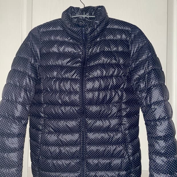 유니클로 네이비 도트 경량패딩