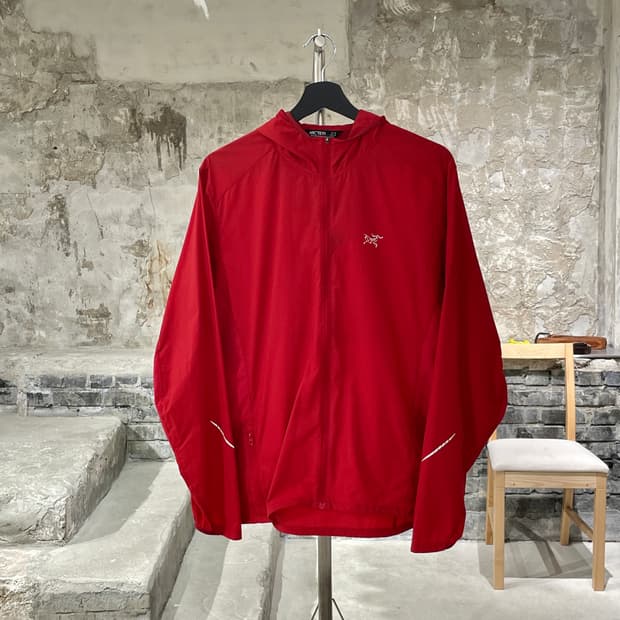 아크테릭스 맨즈 레드 인센도 후디 자켓