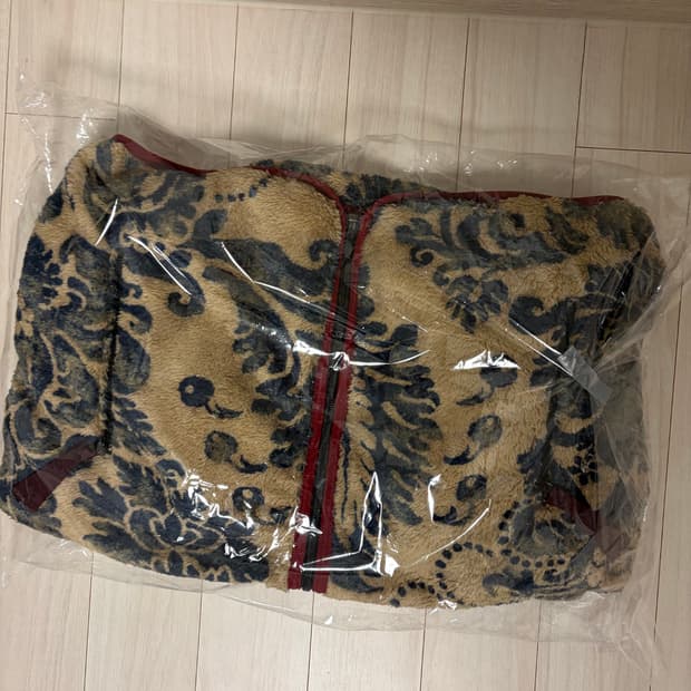 캐피탈 다마스크 패턴 플리스 2사이즈