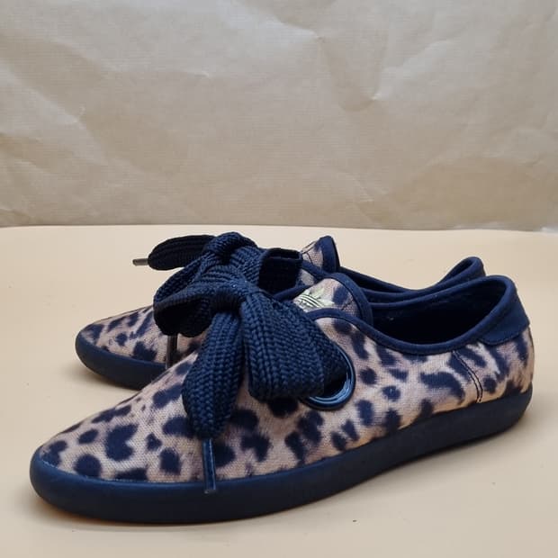 아디다스 레오파드 스니커즈 220