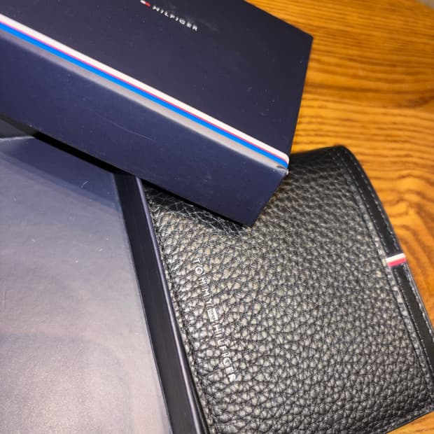 타미힐피거 반지갑