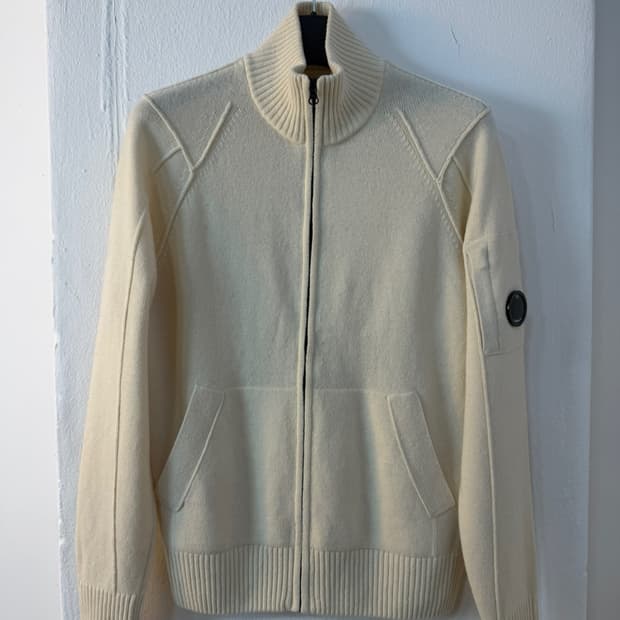 CP 컴퍼니 렌즈 와펜 니트 집업 