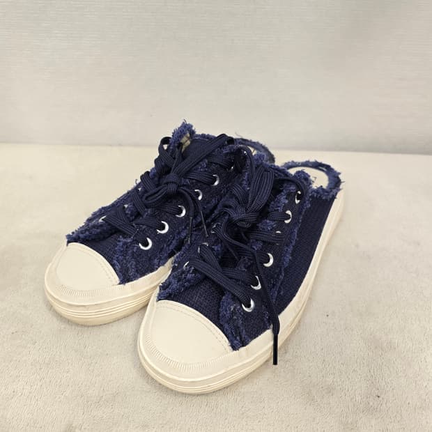 자라 네이비 뮬 스니커즈 245mm