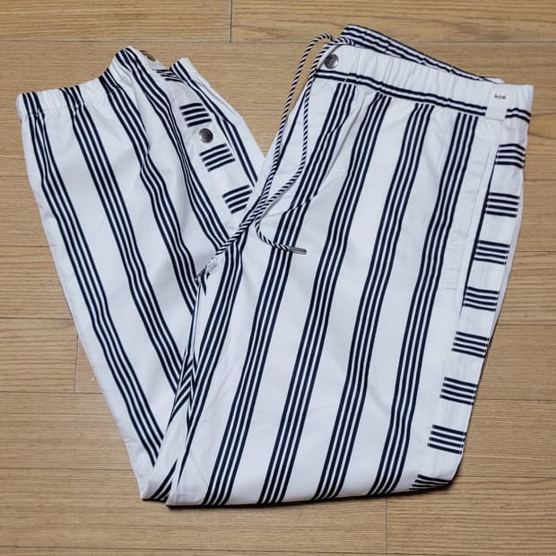 koe 코에 톰브라운 조거팬츠

