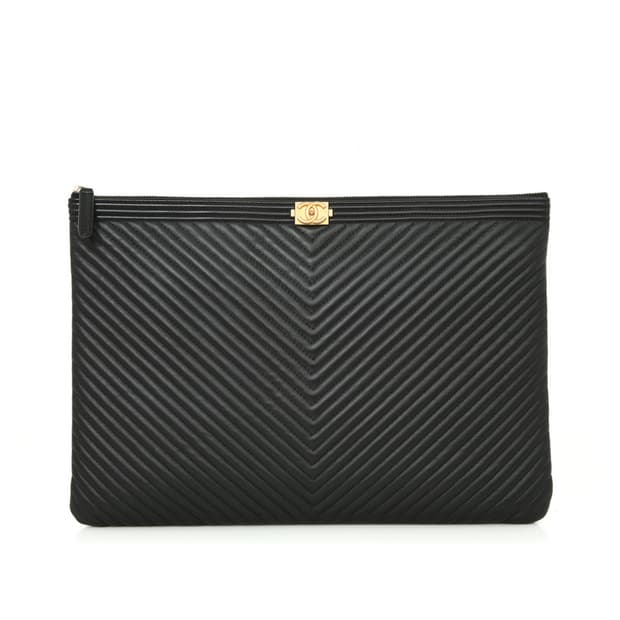 샤넬 클래식 캐비어 보이클러치 라지 쉐브론 블랙 A80570