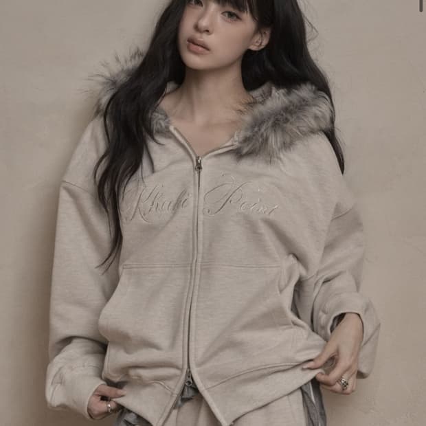 카키포인트 Lettering Fur Hood Zip-up 