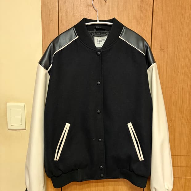 에잇세컨즈 바시티 자켓 m