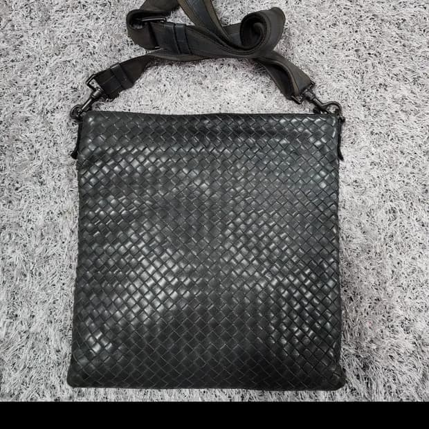 보테카베네타 크로스백