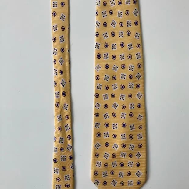 니나리치 넥타이