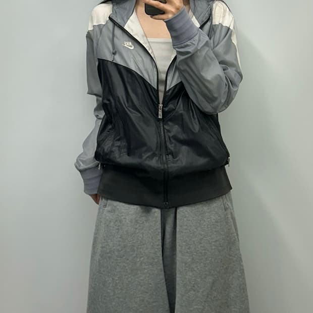 나이키 퓨추라 자수로고 배색 윈드러너 자켓