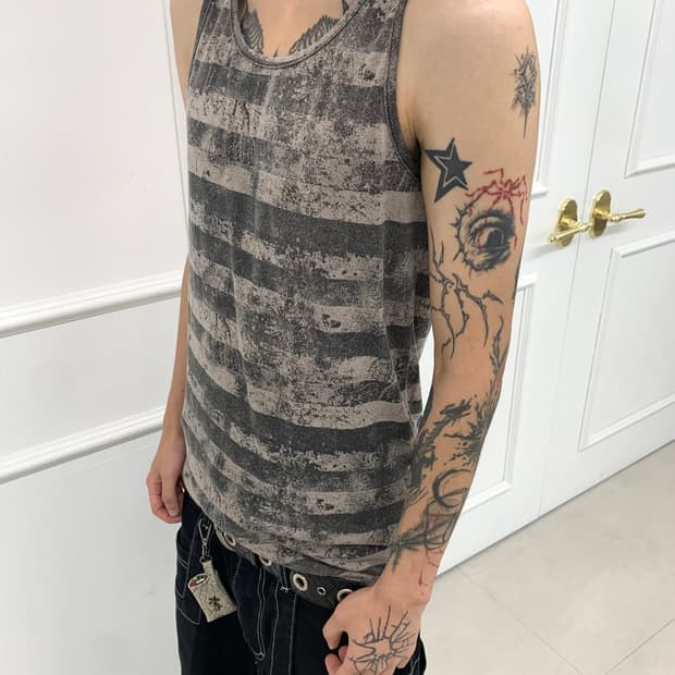Grunge mood sleeveless 