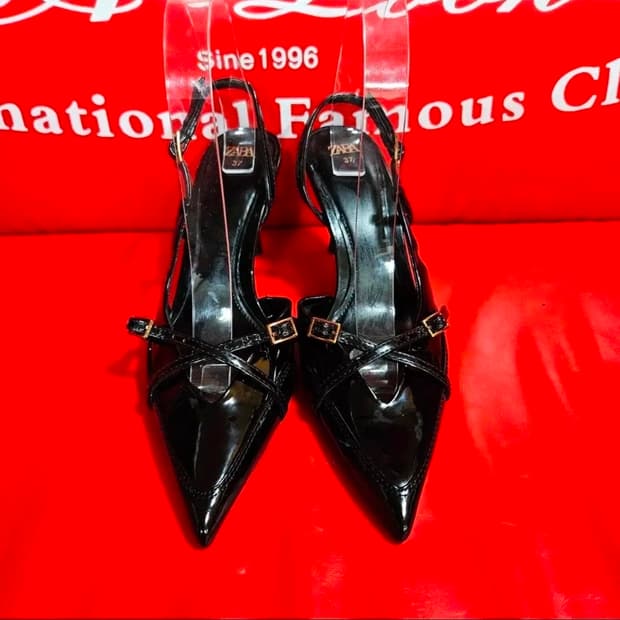 자라(ZARA) 에나멜 스트렙 펌프스