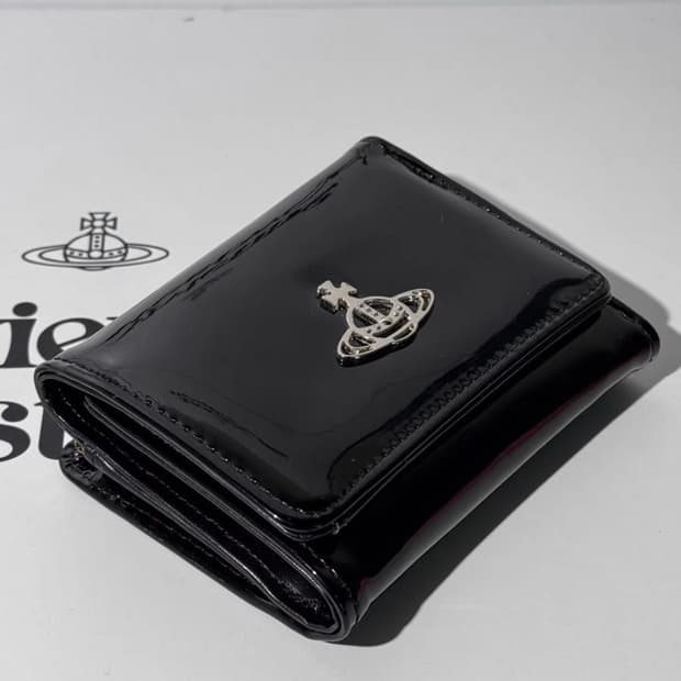 비비안웨스트우드 아카이브 블랙 애나멜 레더 은장 하프월렛 반지갑