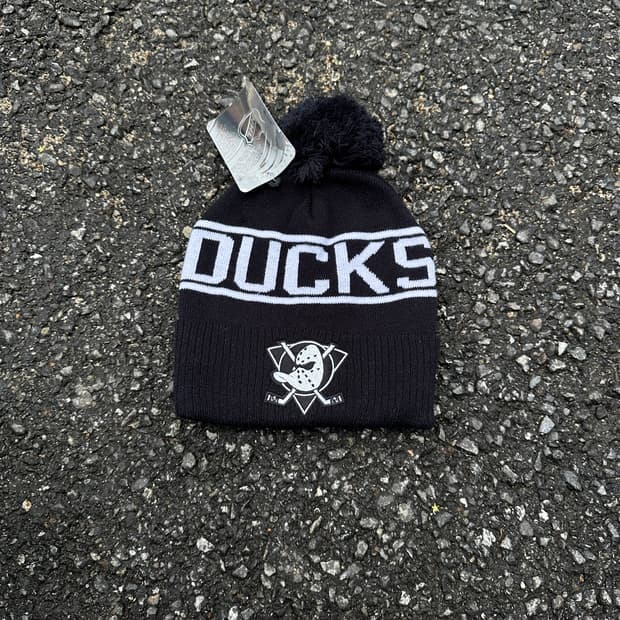 vintage NHL anaheim duks pompom beanie