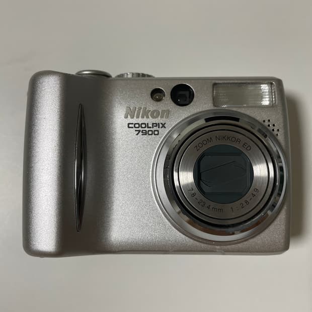 니콘 쿨픽스 7900