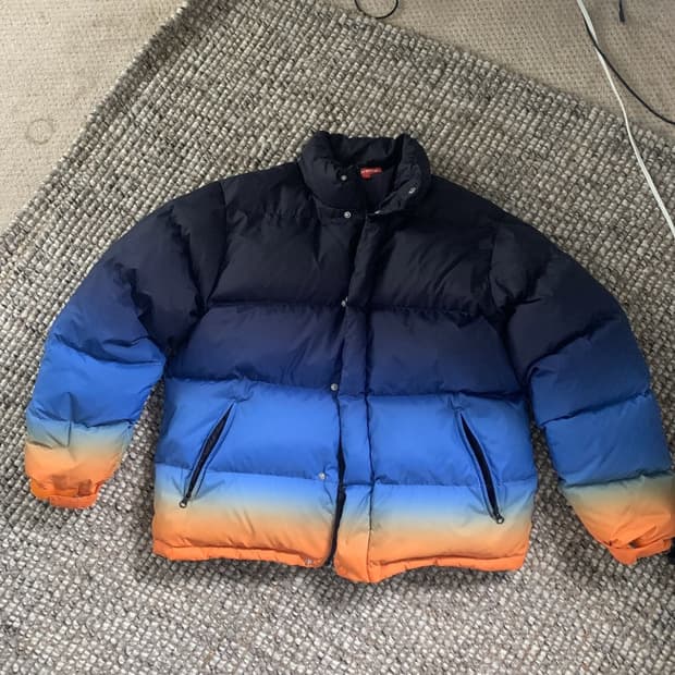 슈프림 그라디언트 푸퍼 자켓