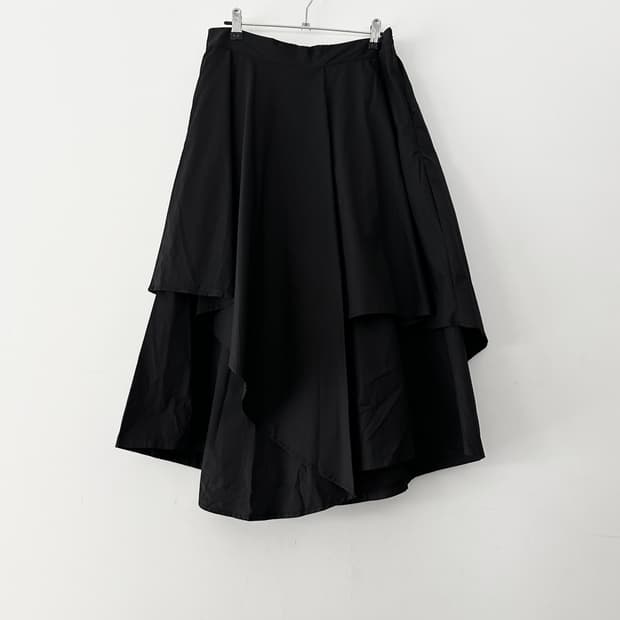 Unbalanced cut out pants & skirt 