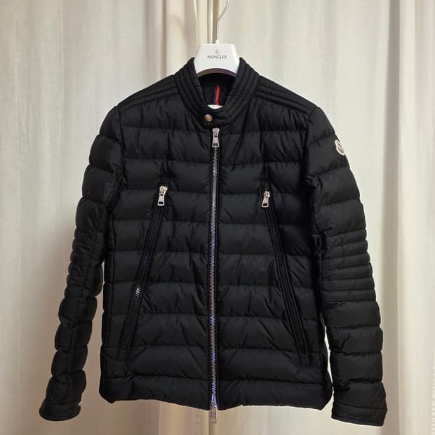 [23년] 몽클레어 아미오 경량 바이크 다운 패딩 3사이즈