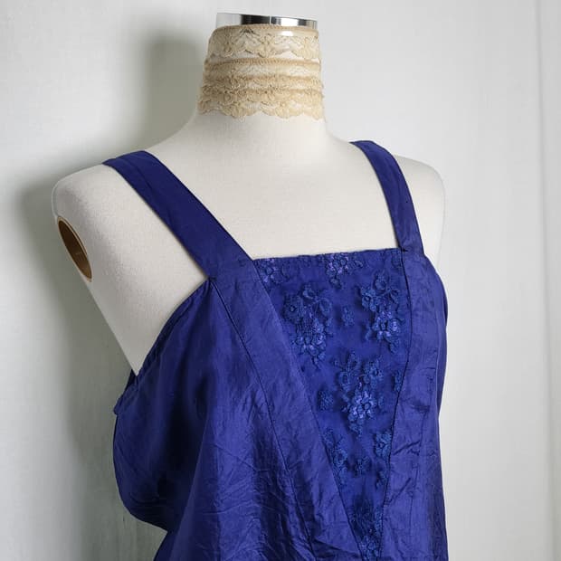 빈티지 사파이어 블루 퍼플 플로럴 슬리브리스