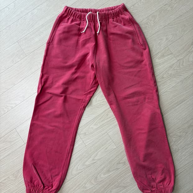 우드비 피그먼트 다이드 스웻팬츠 코랄