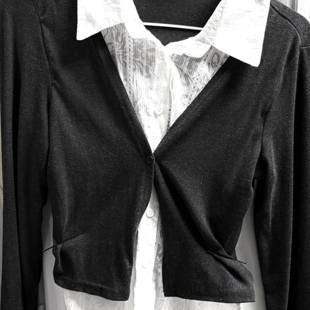 무채색 셔츠+가디건