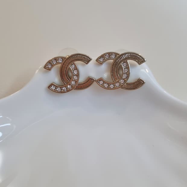 샤넬 샴페인골드 CC 언발장식 귀걸이 업사이클링