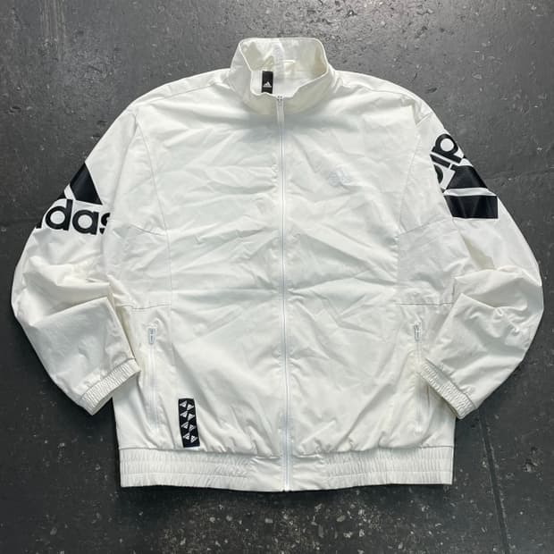 105 아디다스 바람막이 