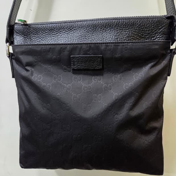 구찌 마이크로 씨마 크로스백