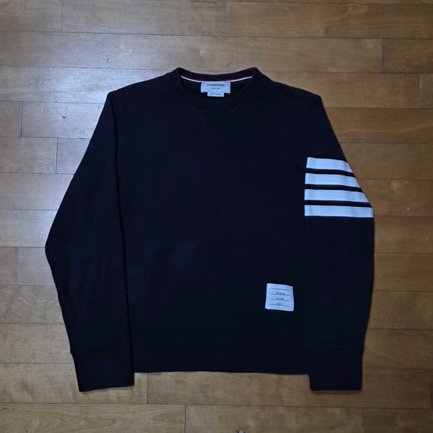 [3]톰브라운 사선완장 맨투맨 네이비