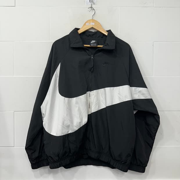 나이키 빅 스우시로고 바람막이